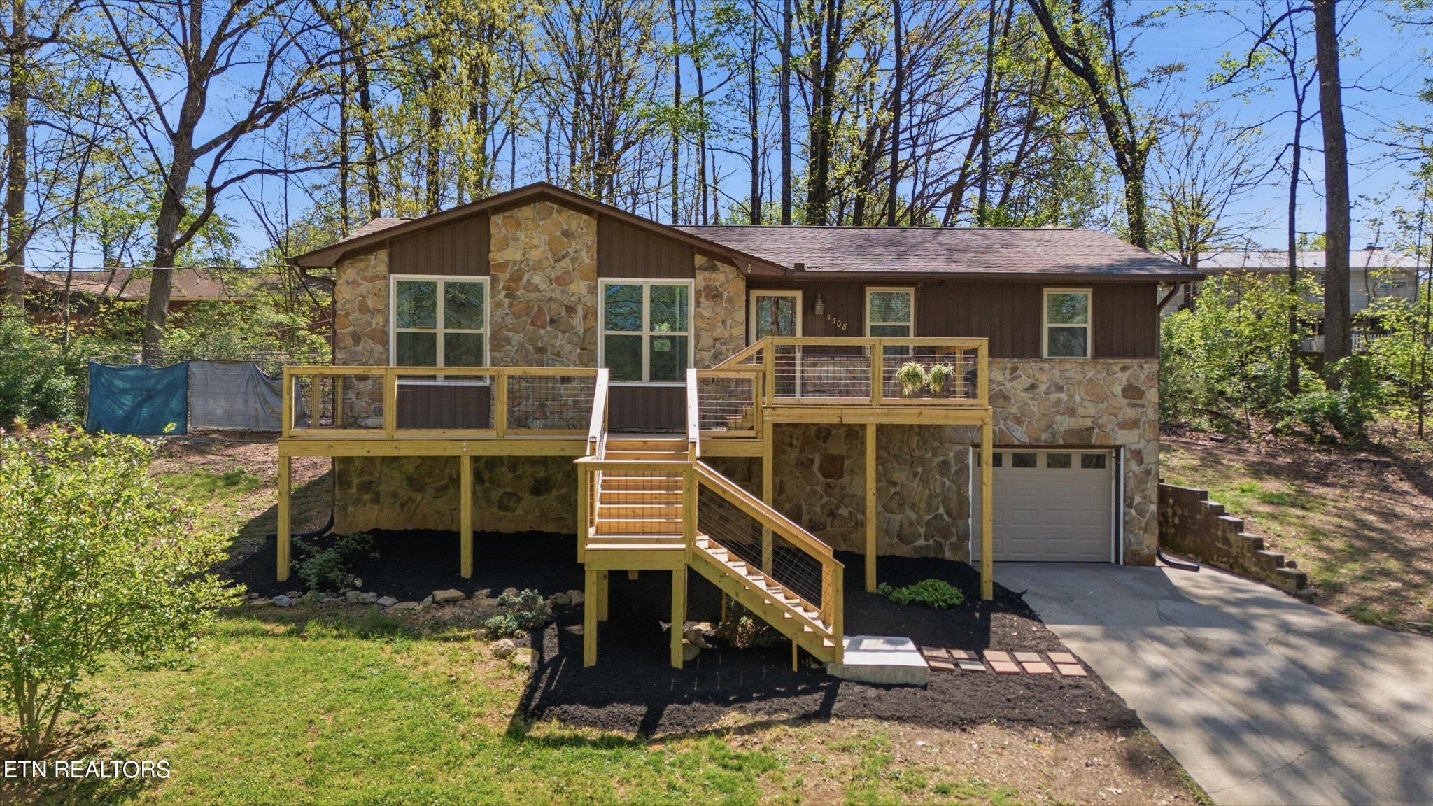 3308 Gumstand Drive Powell, TN 37849 - Photo 2 of 37