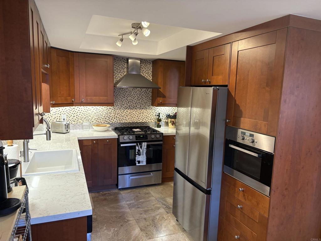 2352 Altisma Way, Unit 9 Carlsbad, CA 92009 - Photo 5 of 14