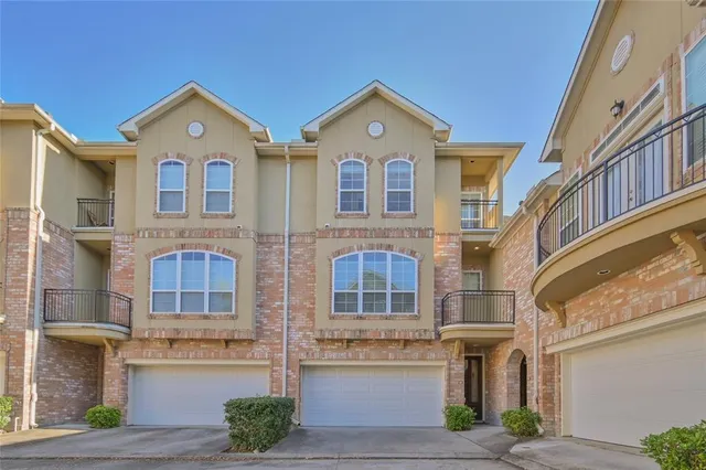 $2,600 | 42 Versante Court, Houston, TX 77070