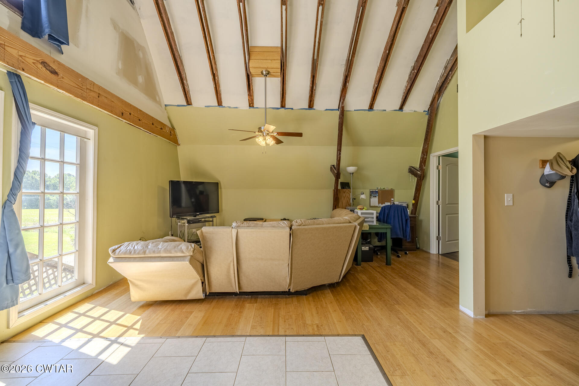 61 Con Pennington Road Kenton, TN 38233 - Photo 19 of 46 a living room with a couch and a table