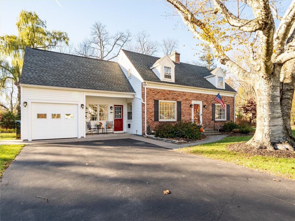 YOUR NEW ADDRESS!!
Welcome to 5 Glen Circle