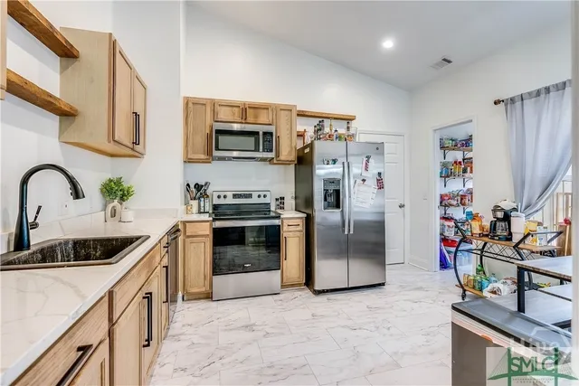 $2,300 | 106 West White Hawthorne Drive, Savannah, GA 31419