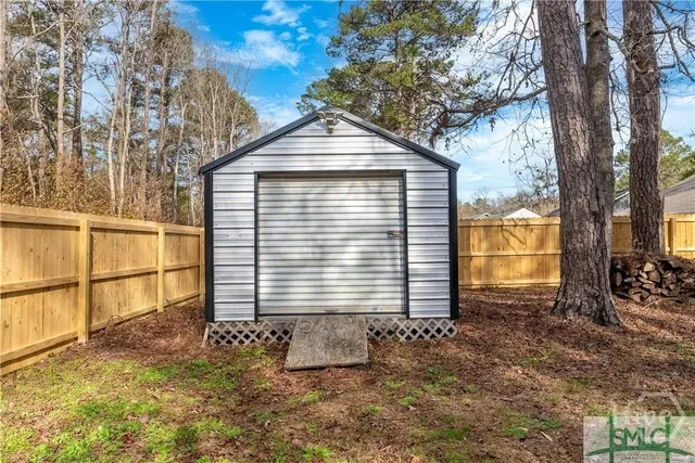 $2,300 | 106 West White Hawthorne Drive, Savannah, GA 31419
