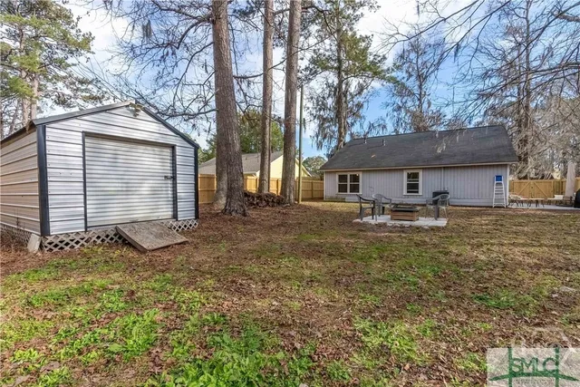 $2,300 | 106 West White Hawthorne Drive, Savannah, GA 31419