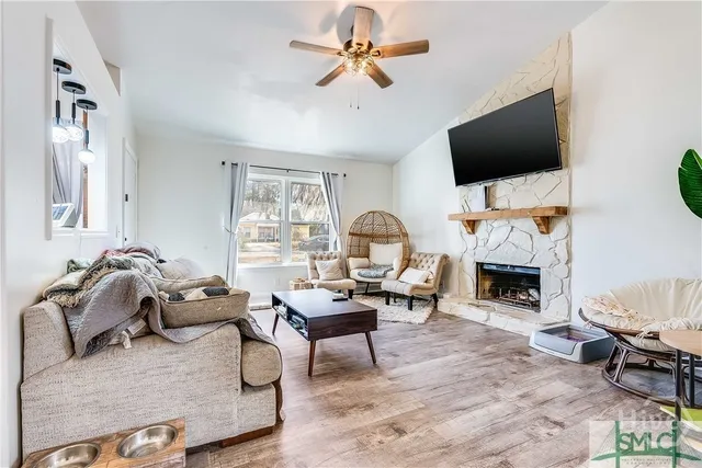 $2,300 | 106 West White Hawthorne Drive, Savannah, GA 31419