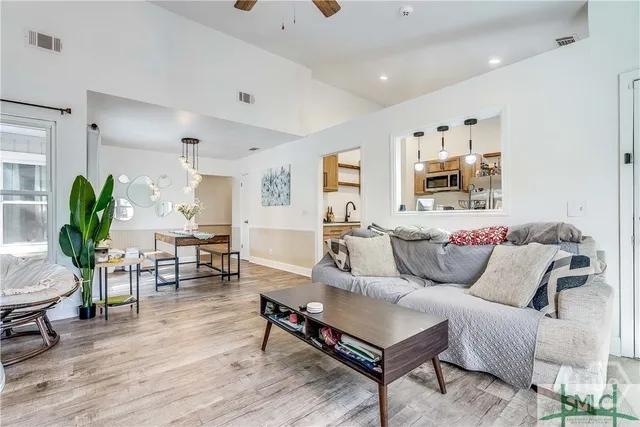 $2,300 | 106 West White Hawthorne Drive, Savannah, GA 31419