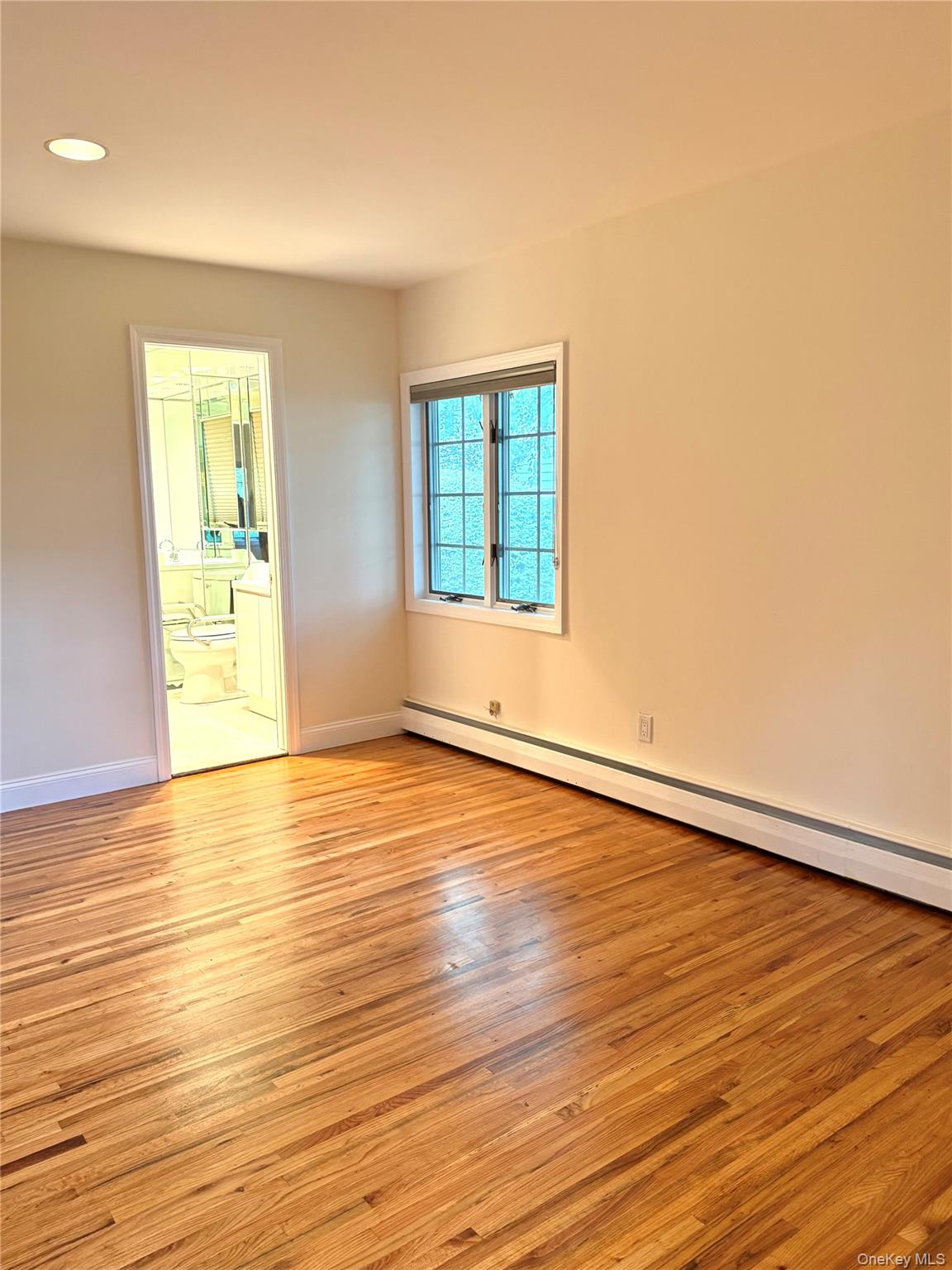 30 Dogwood Road Albertson, NY 11507 - Photo 15 of 20 MB ensuite/bath