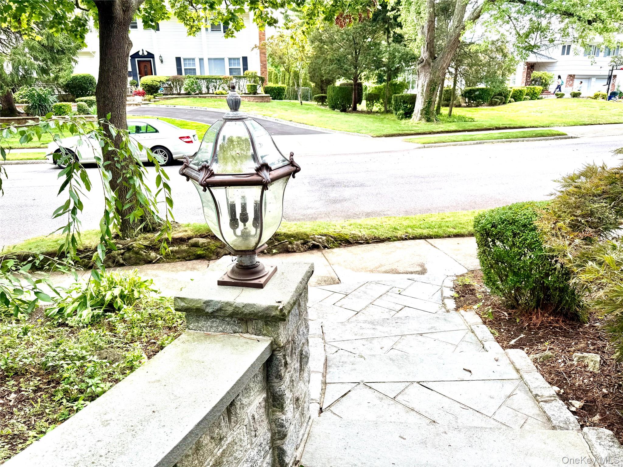 30 Dogwood Road Albertson, NY 11507 - Photo 3 of 20