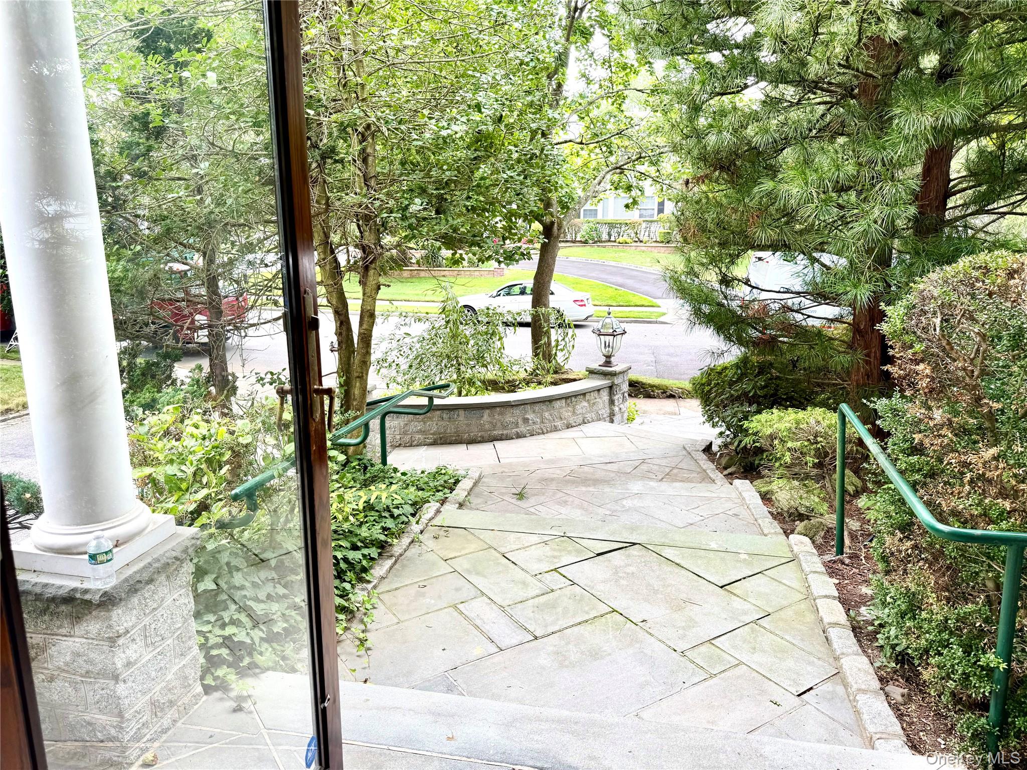 30 Dogwood Road Albertson, NY 11507 - Photo 4 of 20