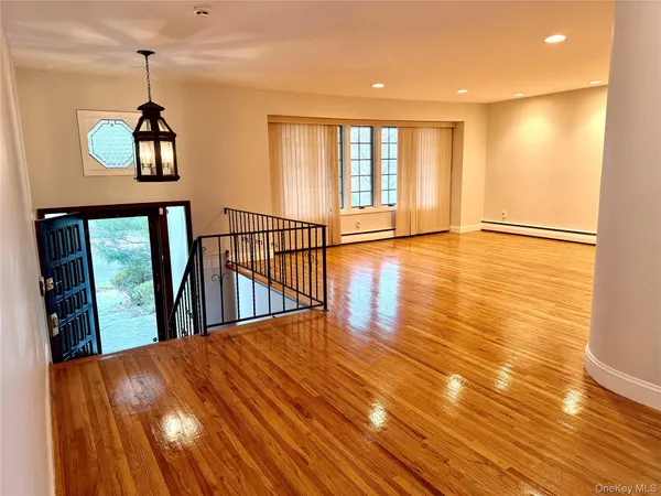 $6,200 | 30 Dogwood Road, Albertson, NY 11507