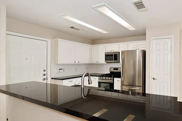 $289,000 | 15 Marble Rock Place, The Woodlands, TX 77382