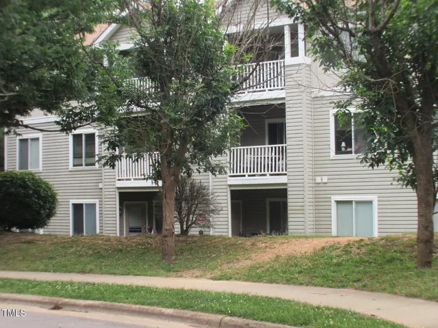 $1,995 | 1401 Collegiate Circle, Unit 104, Raleigh, NC 27606