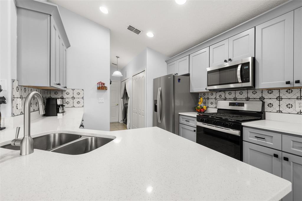 2752 Wilshire Road Clermont, FL 34714 - Photo 5 of 48