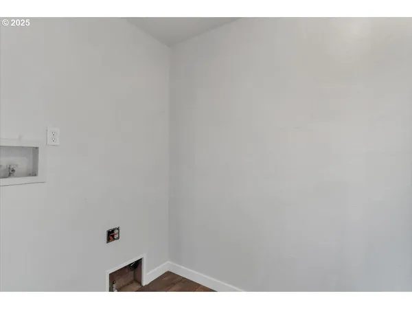 a picture of wall with cabinets