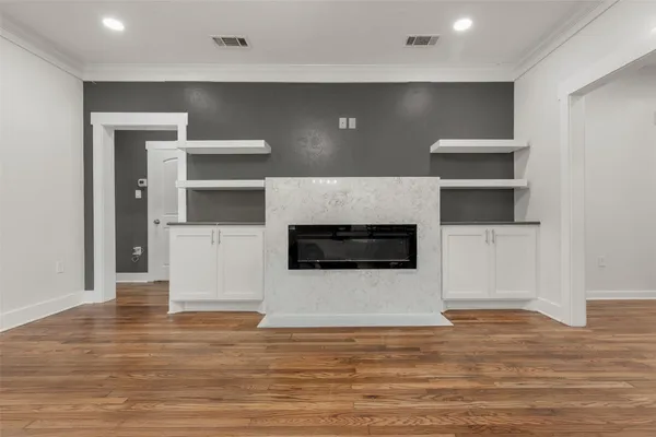 a view of a livingroom with an empty space