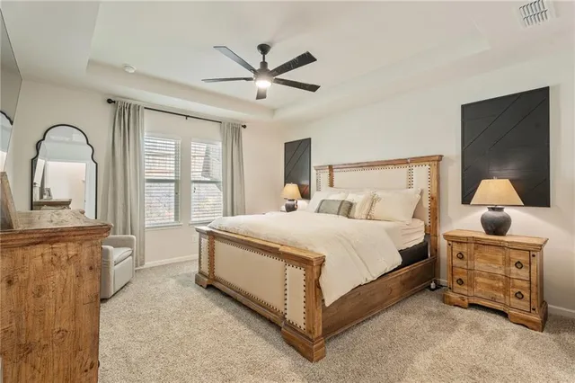 a en suite bathroom with a double vanity sink and mirror