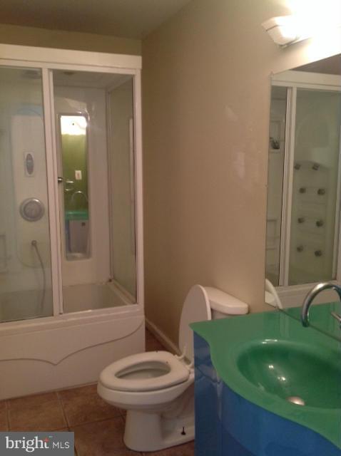 8175 Solley Road Pasadena, MD 21122 - Photo 11 of 15 Bath