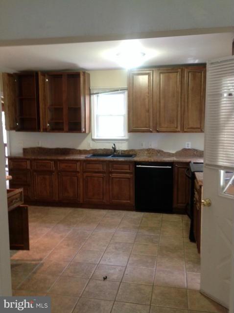 8175 Solley Road Pasadena, MD 21122 - Photo 5 of 15 Kitchen