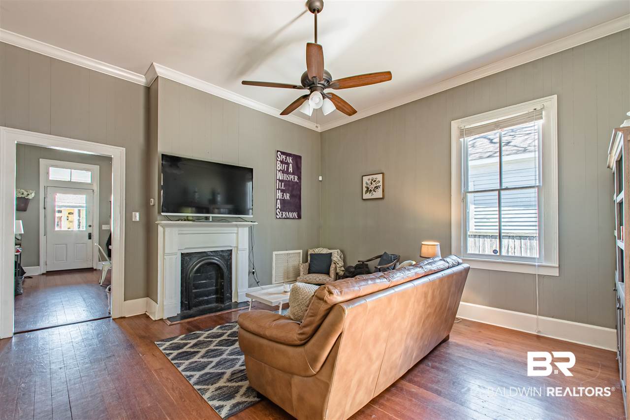 1057 Selma Street Mobile, AL 36604 - Photo 7 of 25 Living Room
