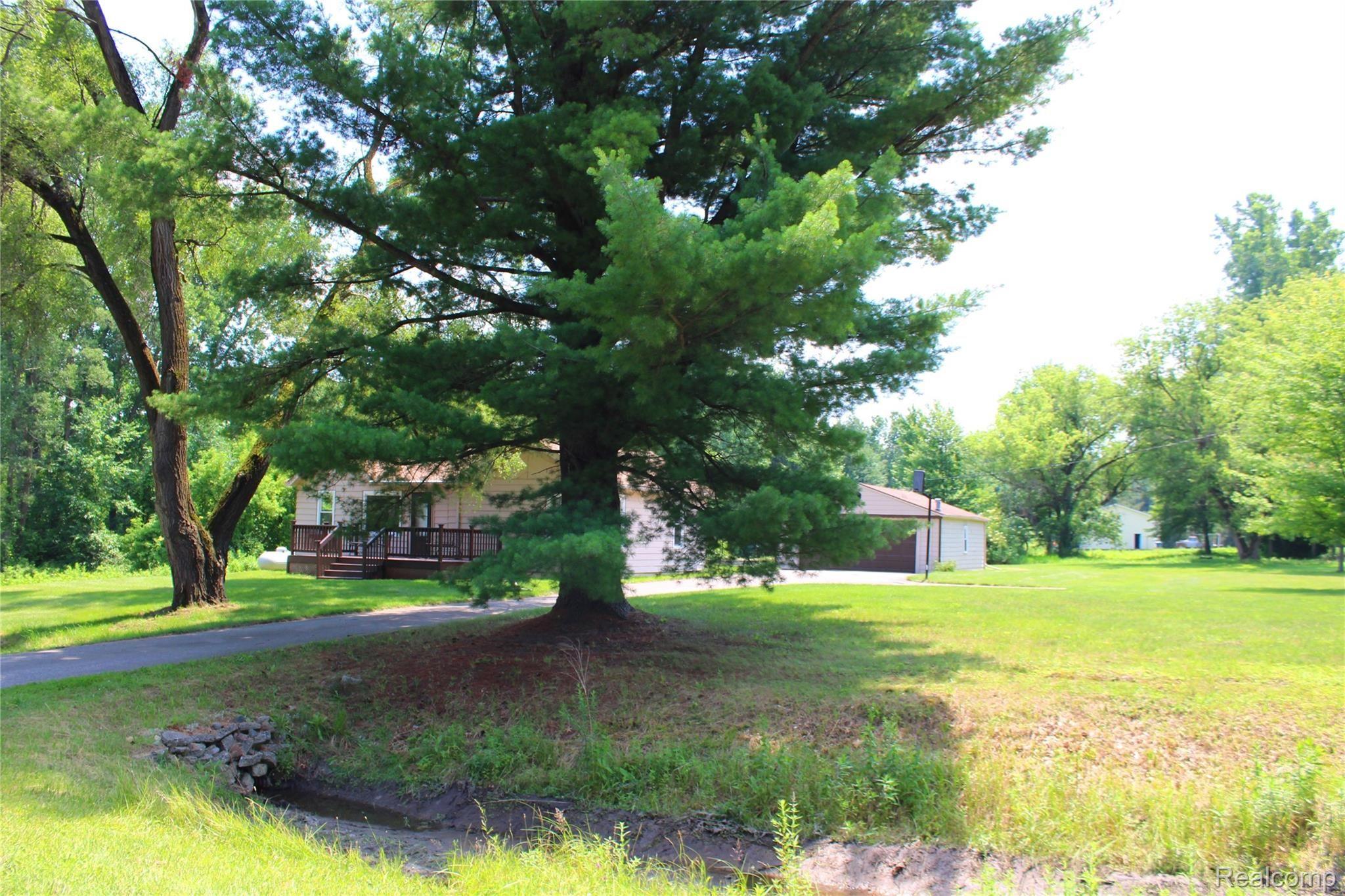 8371 West Dodge Road Montrose, MI 48457 - Photo 5 of 36 IMG_5949.JPG