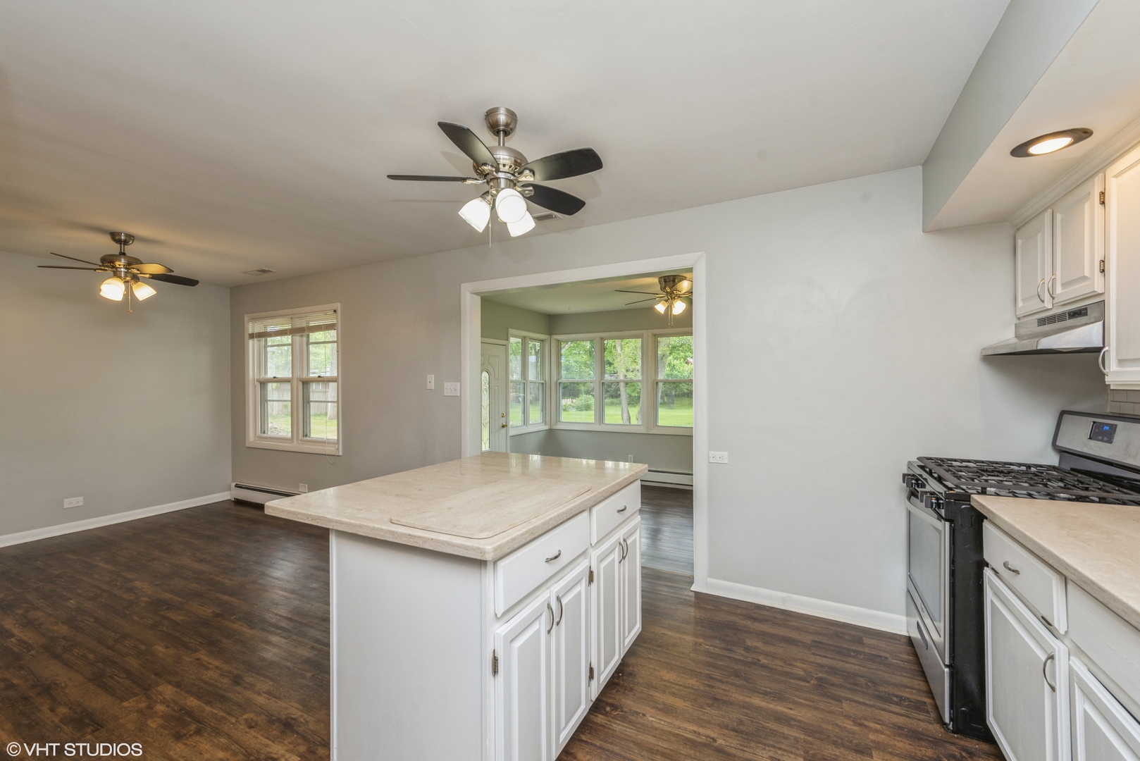 2705 Russett Road McHenry, IL 60050 - Photo 3 of 12 Gallery Image 3