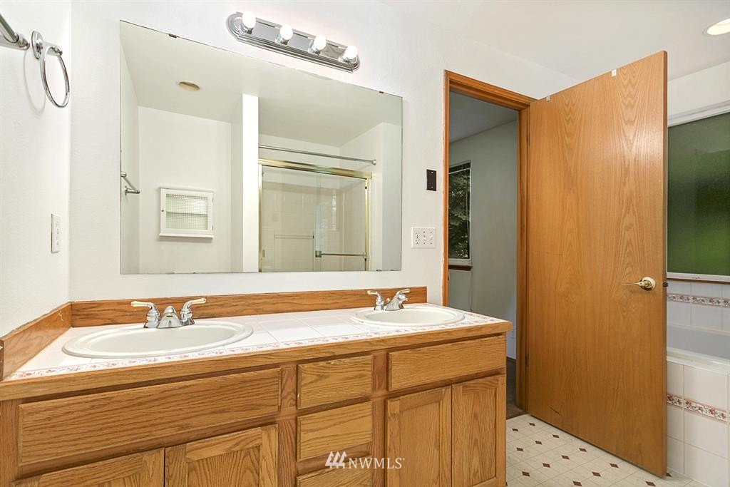 3418 200th Place Southeast Bothell, WA 98012 - Photo 12 of 20 Gallery Image 12