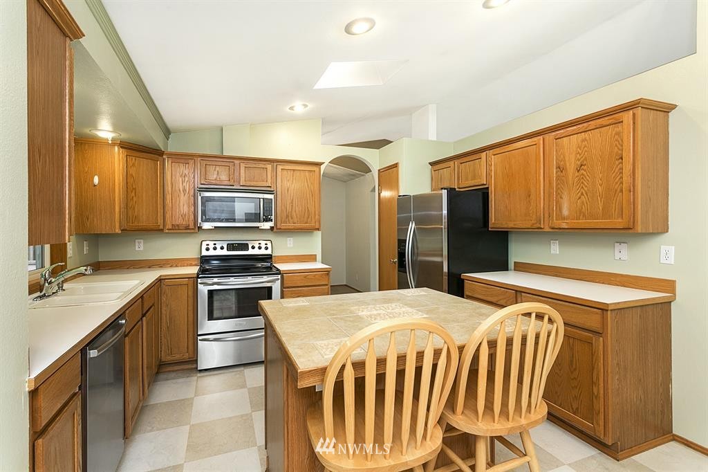 3418 200th Place Southeast Bothell, WA 98012 - Photo 5 of 20 Gallery Image 5