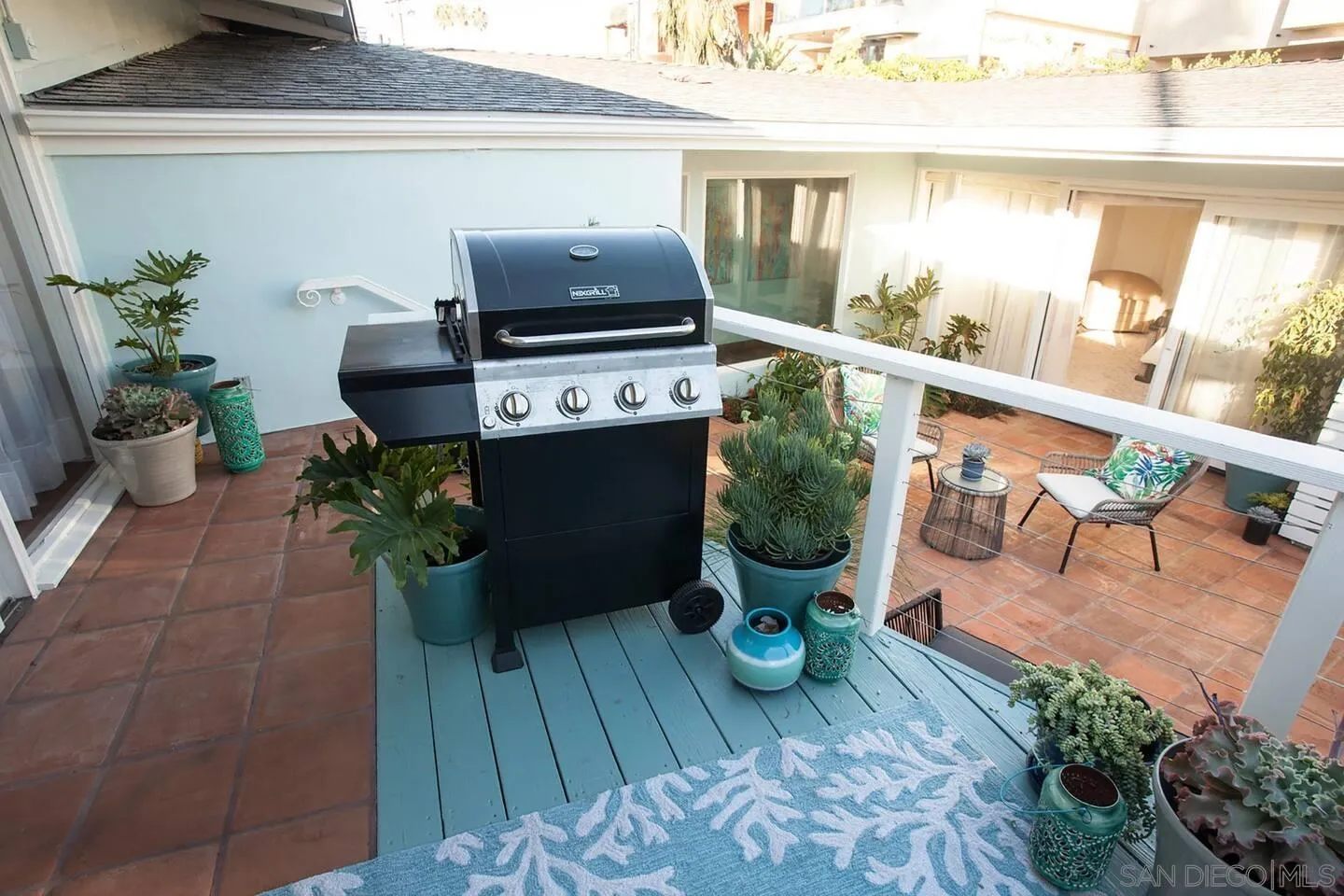 8381 El Paseo Grande La Jolla, CA 92037 - Photo 7 of 21 a living room with furniture