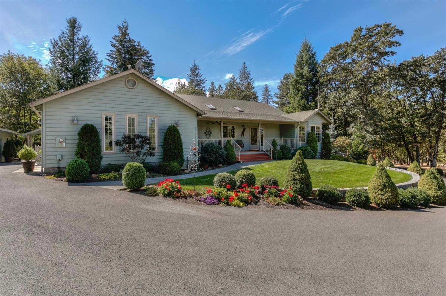 360 Ridgefield Road Grants Pass, OR 97527 - Photo 31 of 35 Close-up Home Profile!