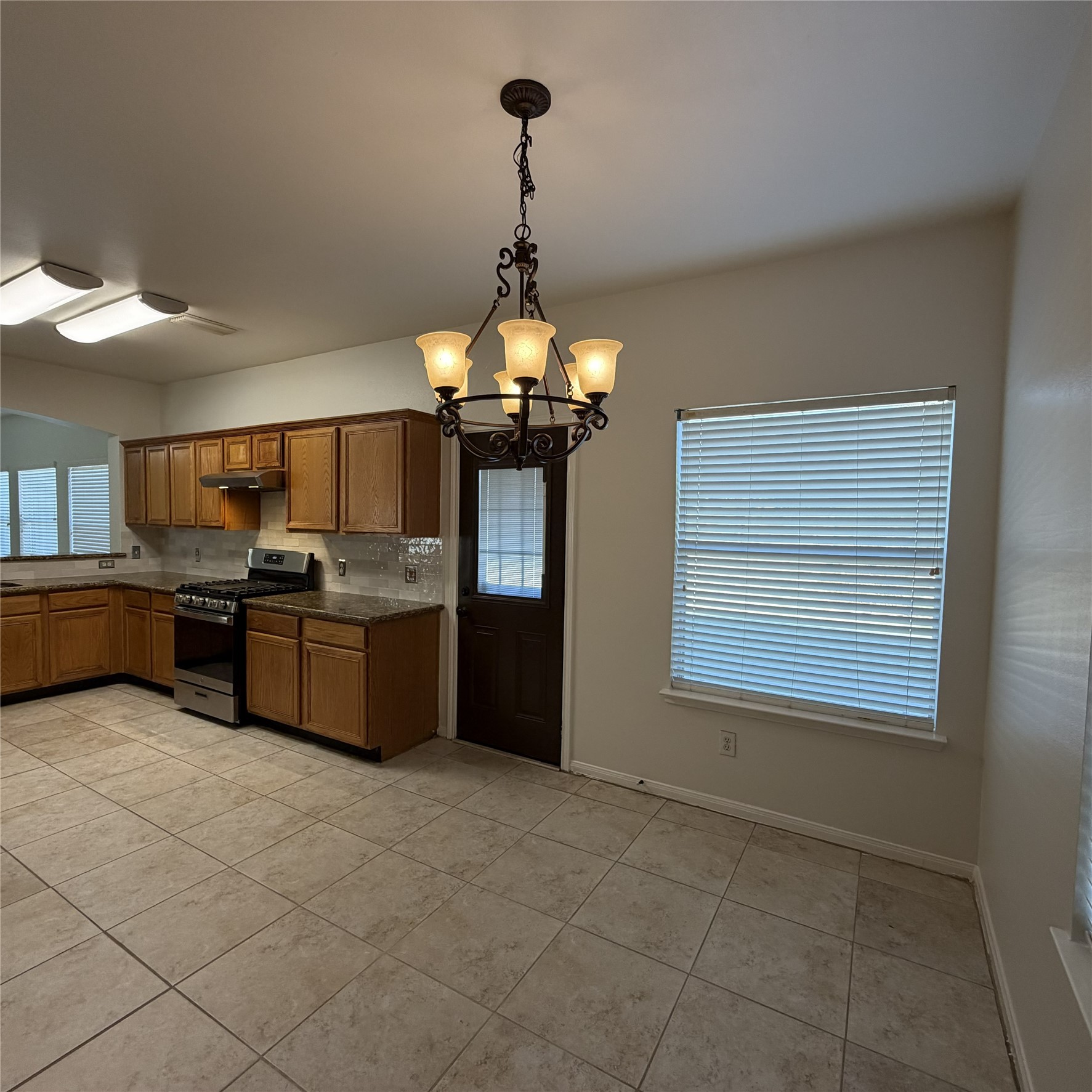 12219 Winderwick Lane Houston, TX 77066 - Photo 17 of 36 a kitchen with a sink and cabinets