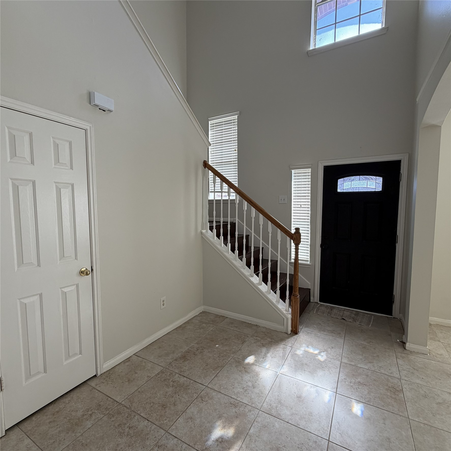 12219 Winderwick Lane Houston, TX 77066 - Photo 4 of 36 a view of a hallway with windows
