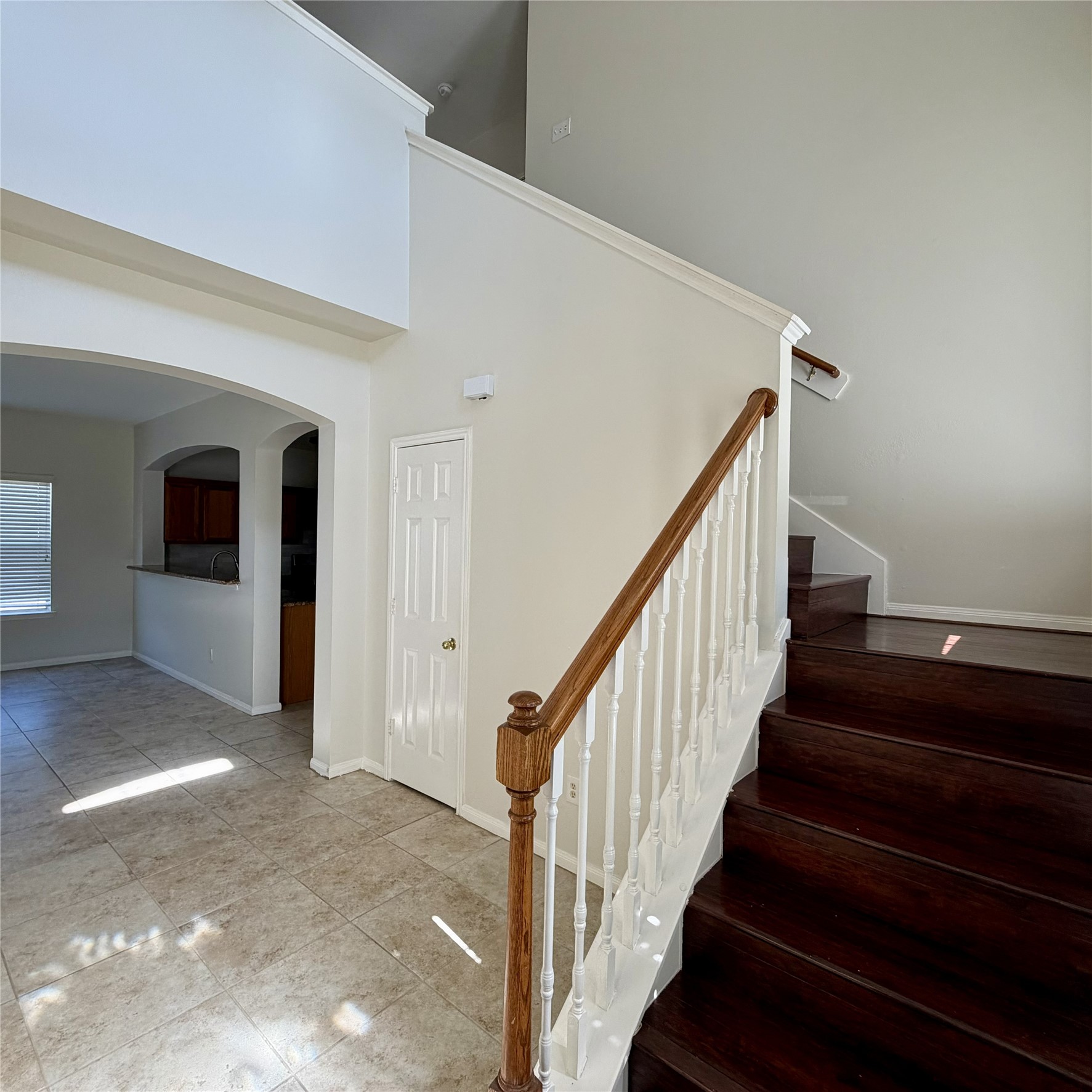 12219 Winderwick Lane Houston, TX 77066 - Photo 5 of 36 a view of entryway