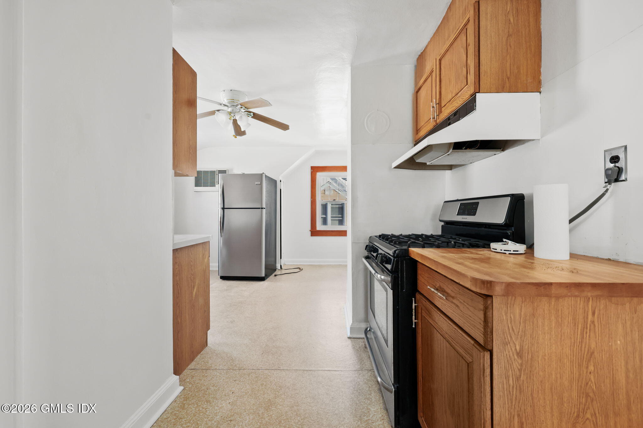 23 Thorn Hill Road, Unit 2 Riverside, CT 06878 - Photo 4 of 10 22-web-or-mls-23-thornhill-rd