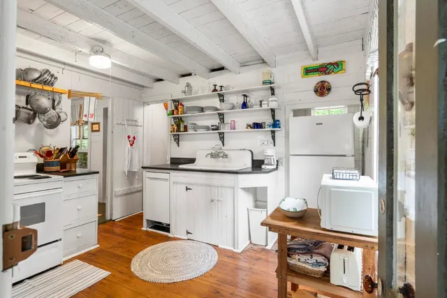 $649,000 | 5 Mass Avenue, Boothbay, ME 04544