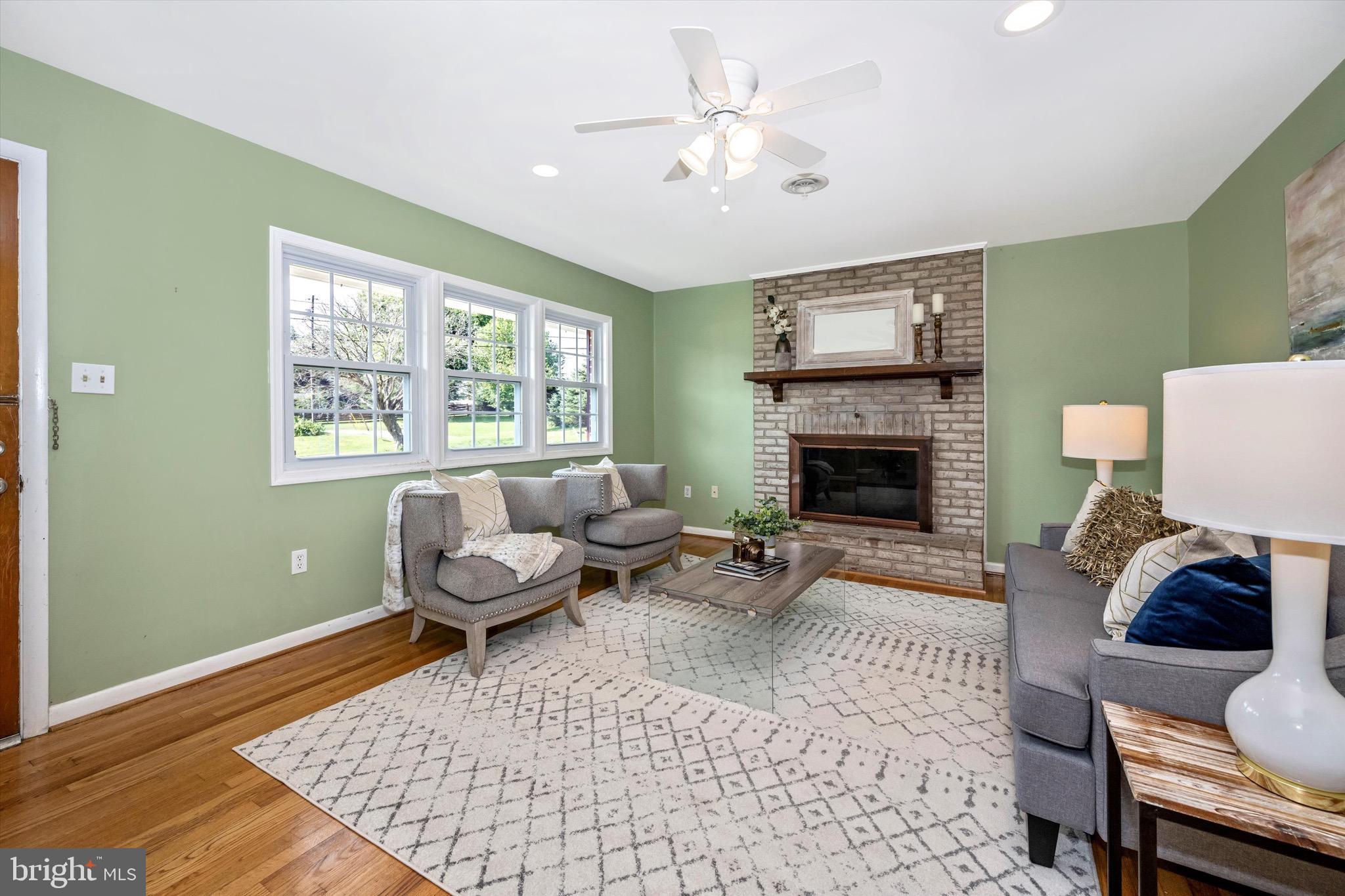 6604 South Clifton Road Frederick, MD 21703 - Photo 5 of 49 Entry/living area