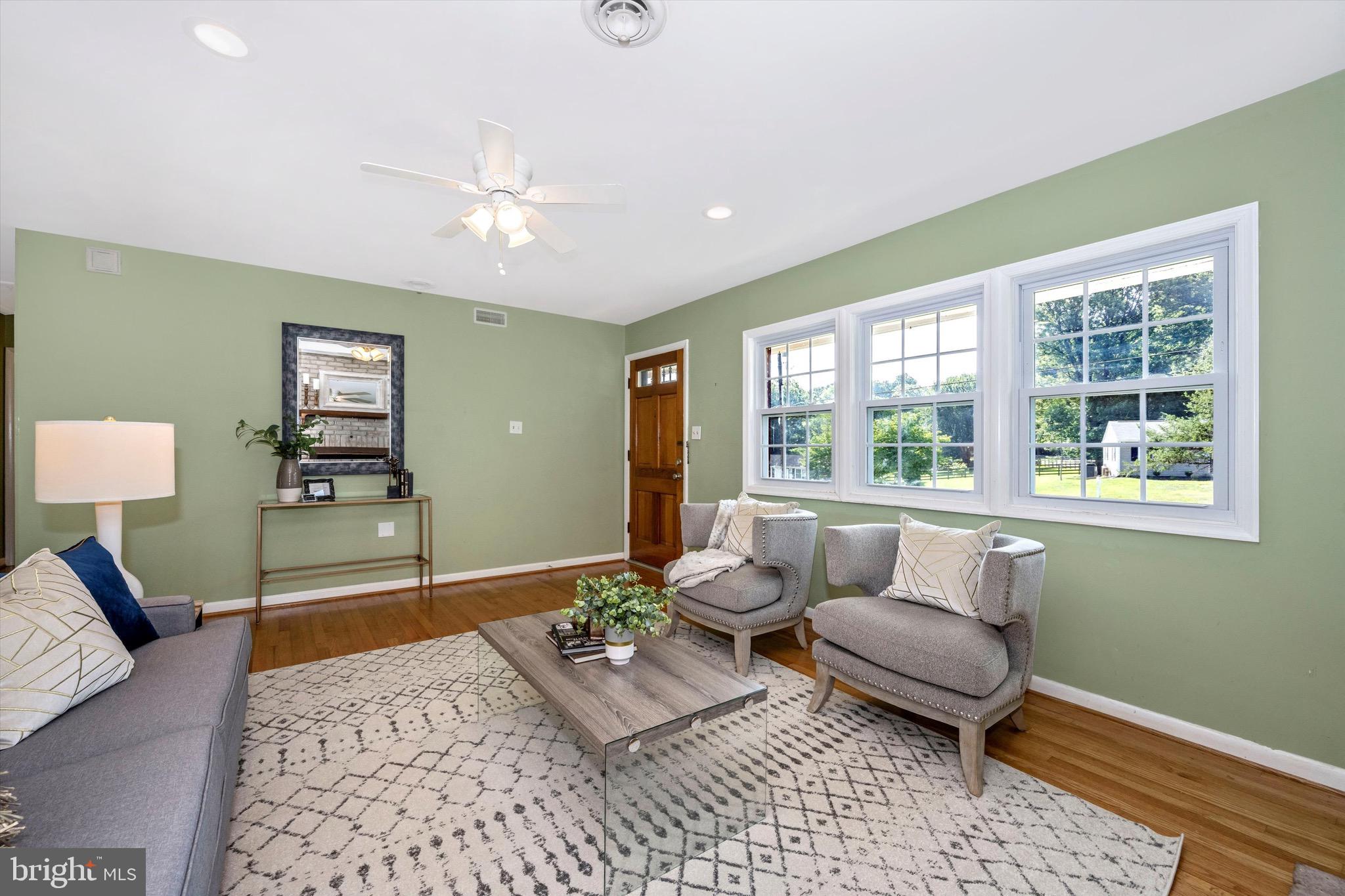 6604 South Clifton Road Frederick, MD 21703 - Photo 6 of 49 Living area/entry