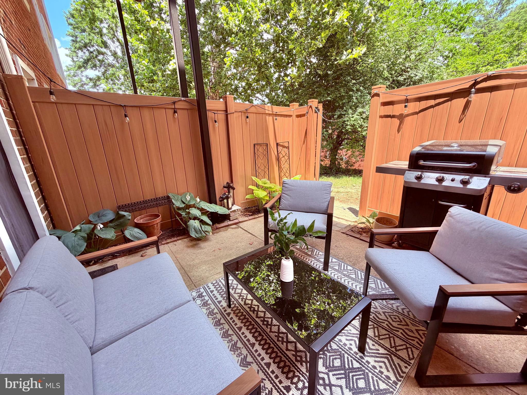 4630 28th Road South, Unit C Arlington, VA 22206 - Photo 28 of 40 Covered Patio - Patio Furniture & Grill Convey)