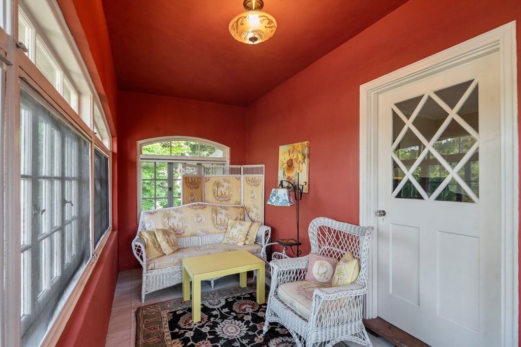 22 Whitman Road Worcester, MA 01609 - Photo 13 of 42