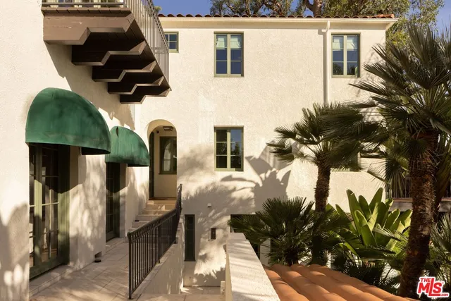 $24,995 | 1427 North Kings Road, West Hollywood, CA 90069