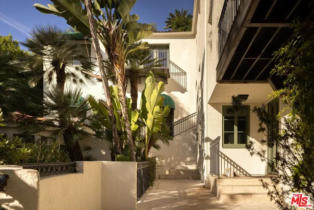 $24,995 | 1427 North Kings Road, West Hollywood, CA 90069