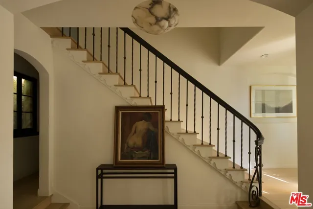 $24,995 | 1427 North Kings Road, West Hollywood, CA 90069