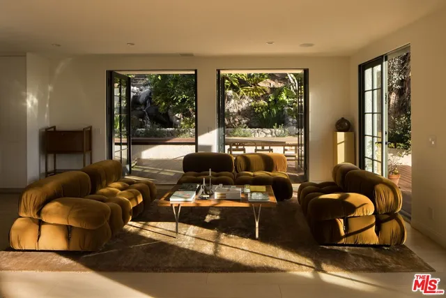 $24,995 | 1427 North Kings Road, West Hollywood, CA 90069