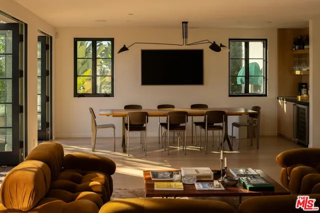 $24,995 | 1427 North Kings Road, West Hollywood, CA 90069