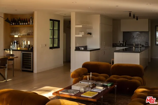 $24,995 | 1427 North Kings Road, West Hollywood, CA 90069