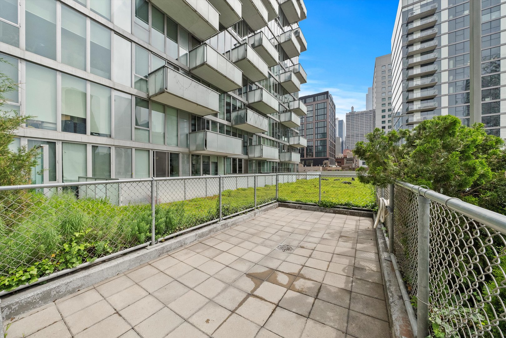 659 West Randolph Street, Unit 902 Chicago, IL 60661 - Photo 10 of 11