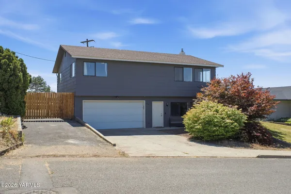 $360,000 | 603 Blossom Lane, Zillah, WA 98953