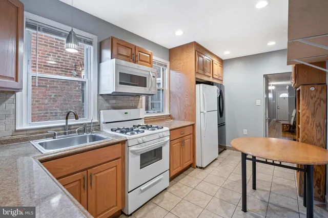 $2,000 | 726 Indiana Avenue, Trenton, NJ 08638