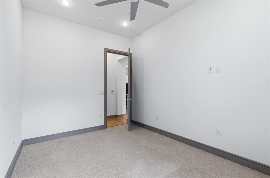 2700 Old Denton Road, Unit 1044 Carrollton, TX 75007 - Photo 19 of 39 an empty room with a bathroom