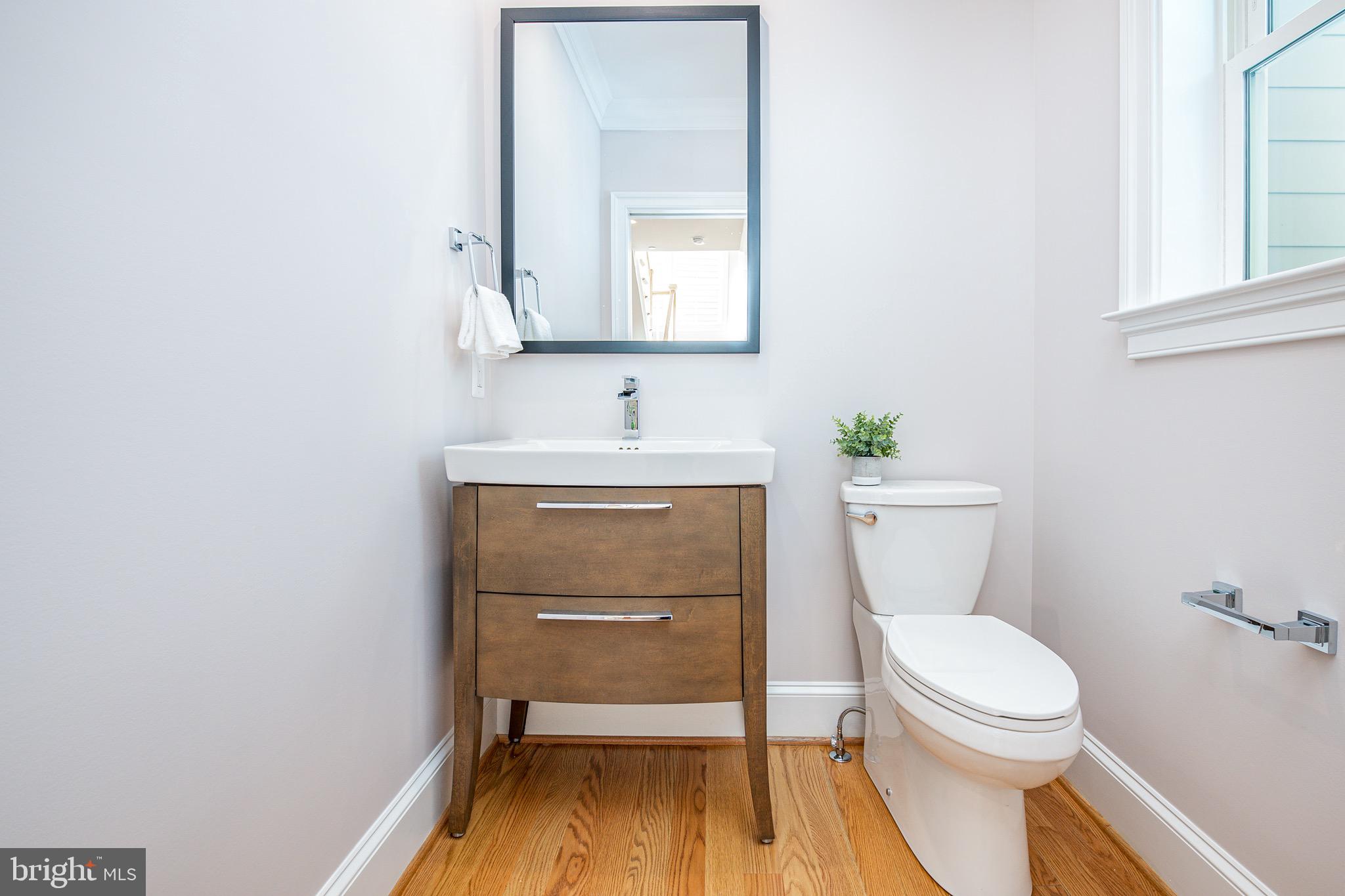 6404 East Halbert Road Bethesda, MD 20817 - Photo 8 of 66