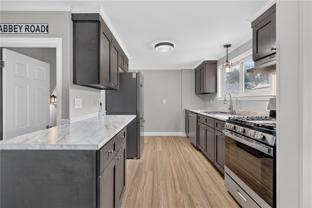 59 Graybar Road Warwick, RI 02888 - Photo 6 of 28 Gallery Image 6